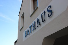 Schriftzug Rathaus
