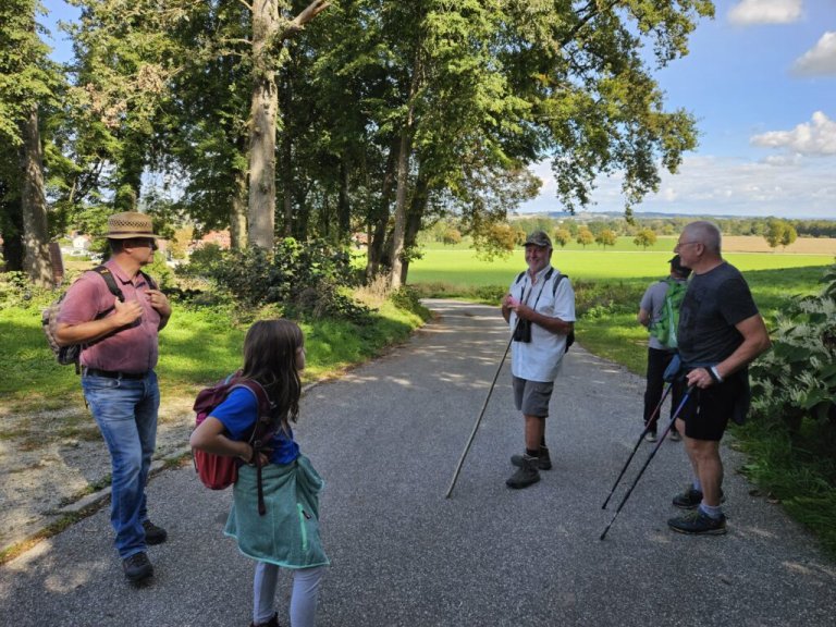 Grossansicht in neuem Fenster: Den Ausblick genossen – Naturerlebnis-Wanderung der Gemeinde Roßbach führt über den Kronwittberg Grossansicht in neuem Fenster: Den Ausblick genossen – Naturerlebnis-Wanderung der Gemeinde Roßbach führt über den Kronwittberg